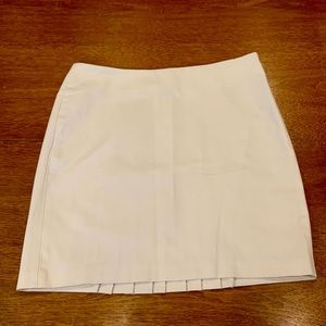 Body by Victoria light beige pleated mini skirt with side zip and stretch